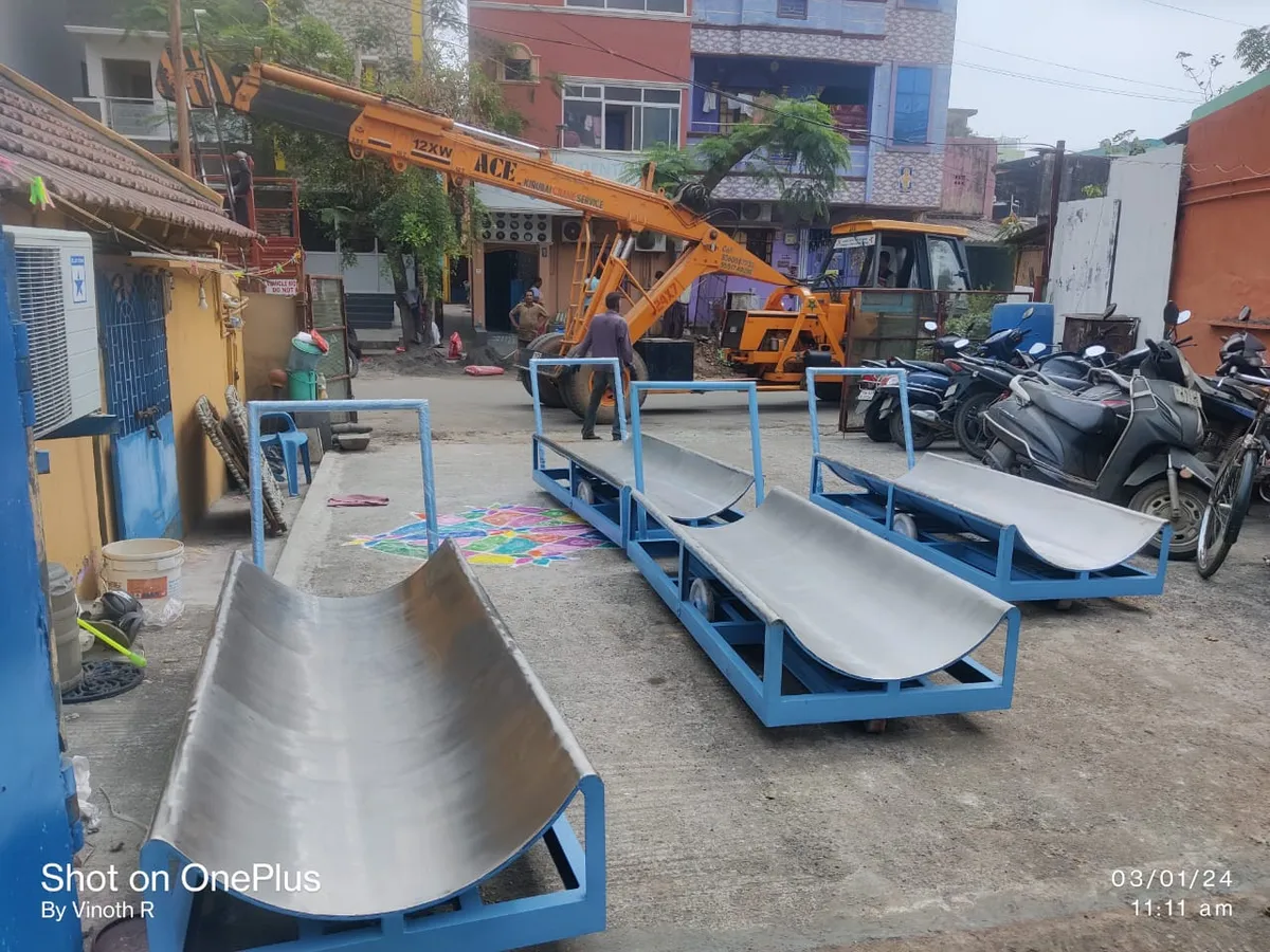 Rubber placing trolley